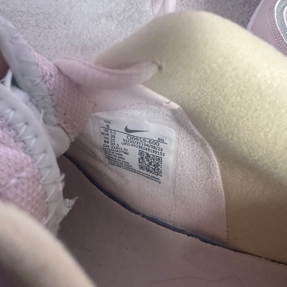 Nike Air Force 1 - Picture 2 of 10